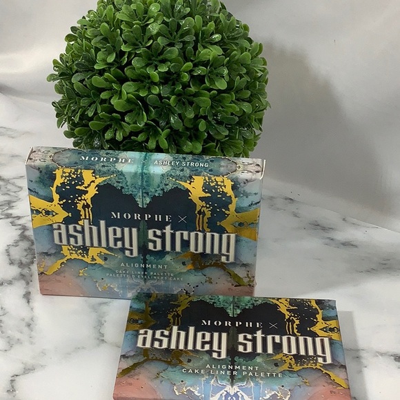 NWOT- Morphe Morphe X Ashley Strong Alignment Cake Liner Palette - Picture 1 of 3